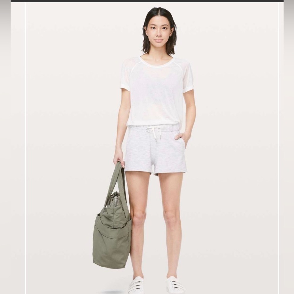 Women's Lululemon On The Fly Short size 10